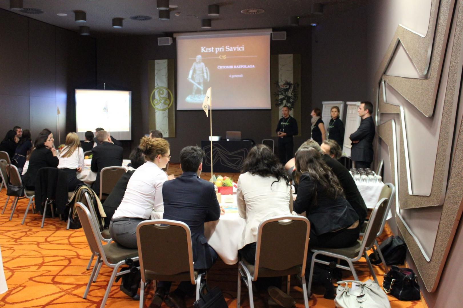 Udeleženci na team building programu Krst pri Savici