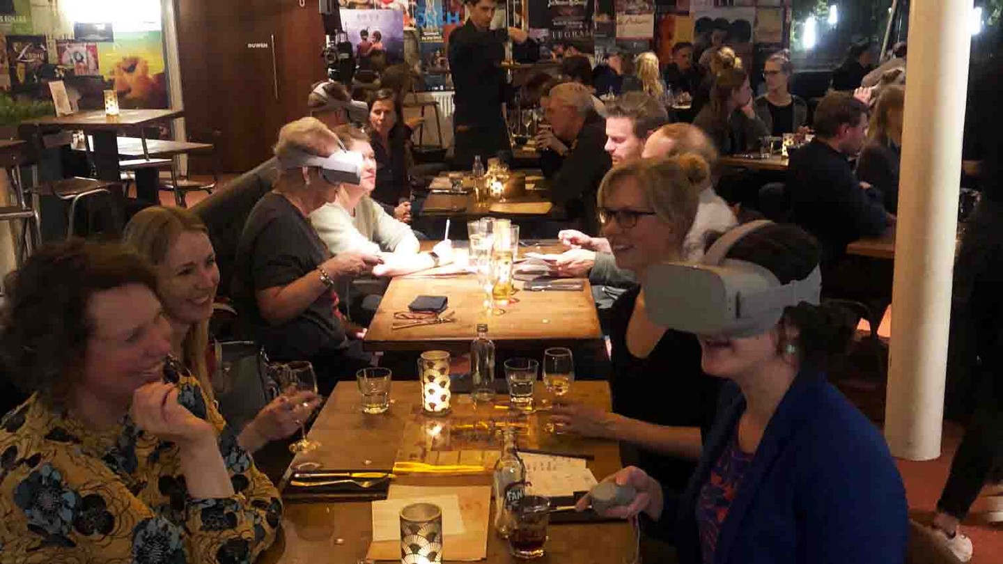 VR team building program