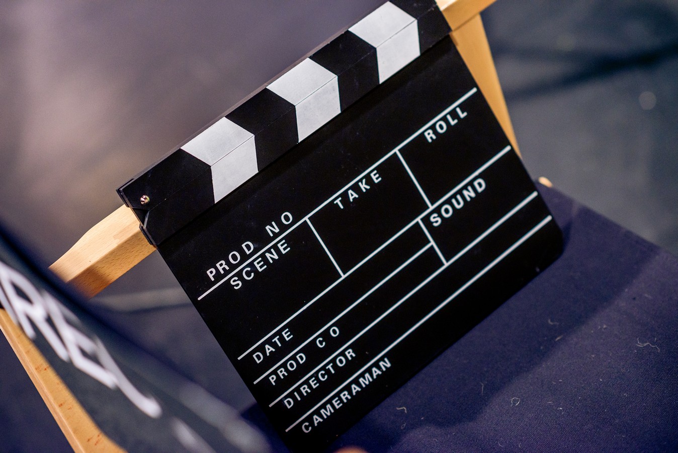 Klapa za film na snemanju Timskega videa