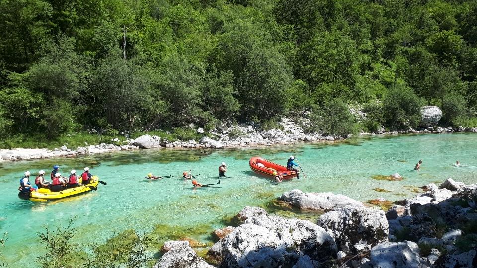Udeleženci plavajo v Soči