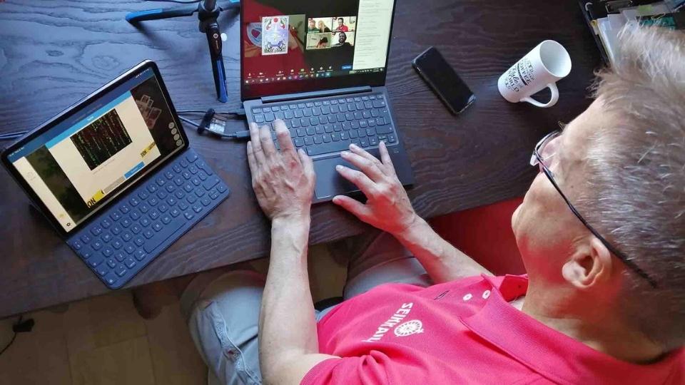 Participant during an online teambuilding talking to his team